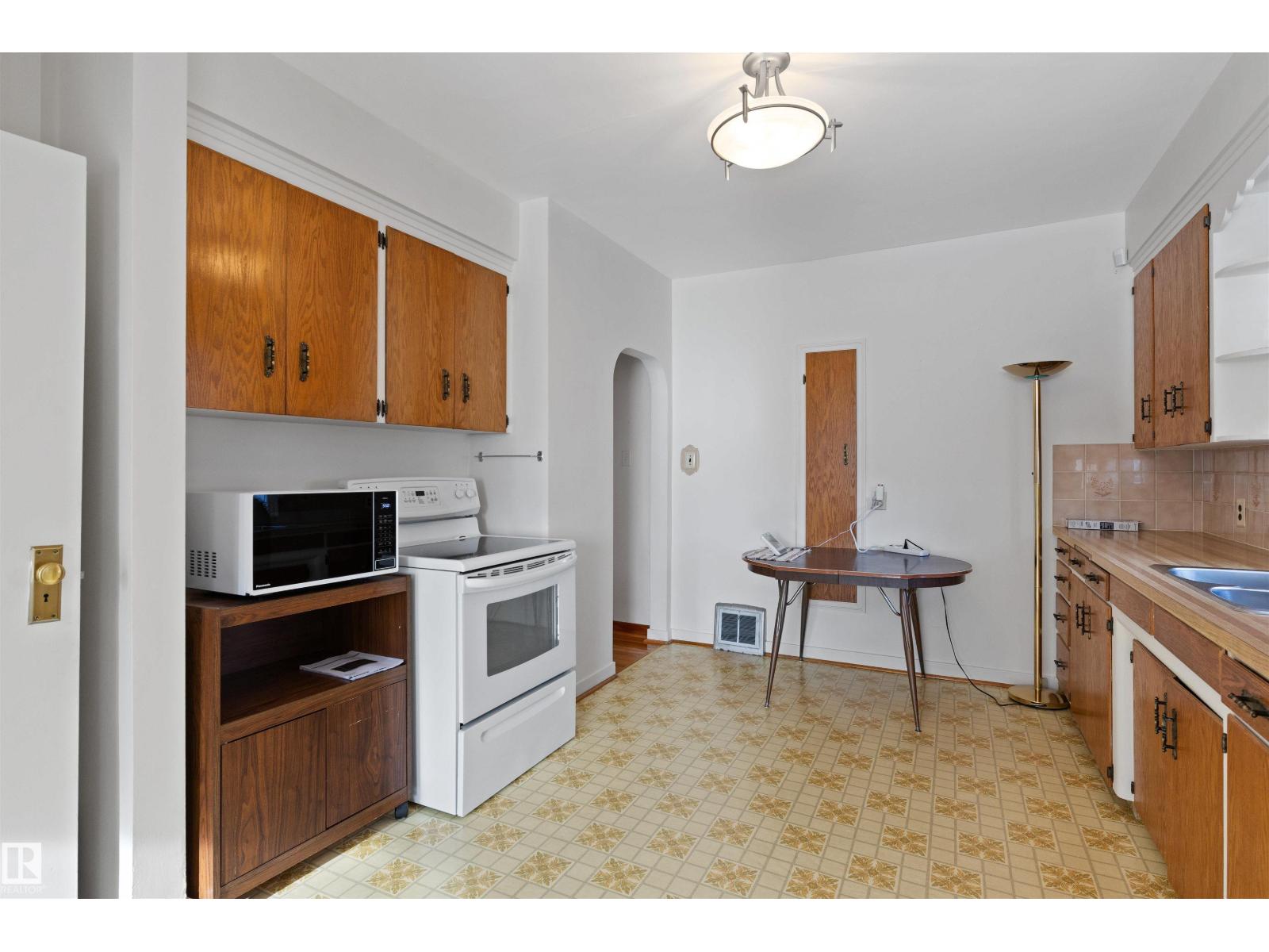 10842 110 ST NW - 11