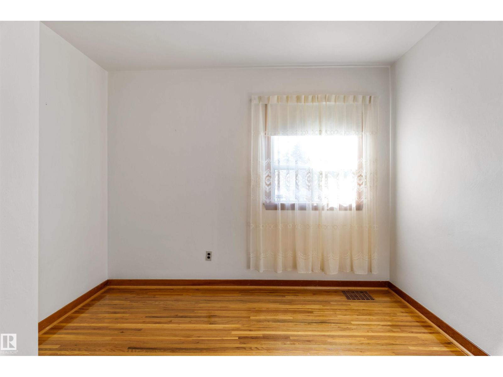 10842 110 ST NW - 13
