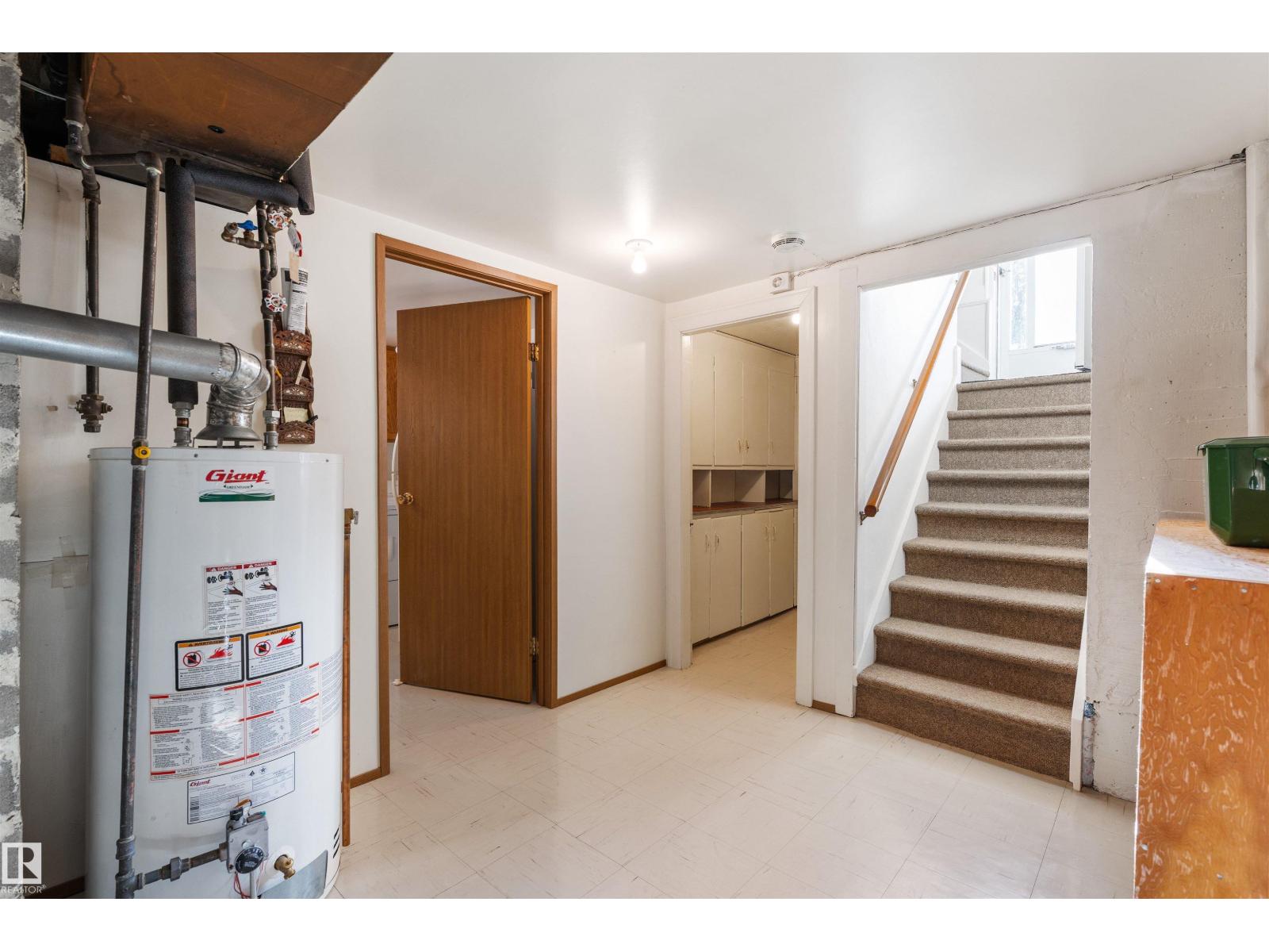 10842 110 ST NW - 21