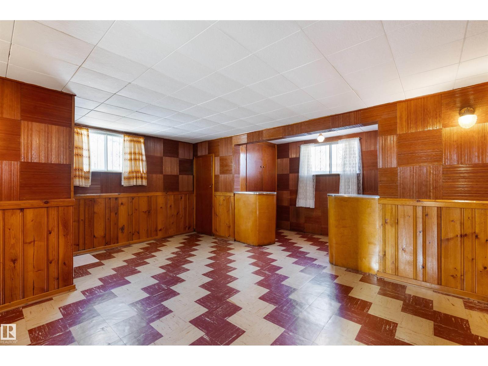 10842 110 ST NW - 23
