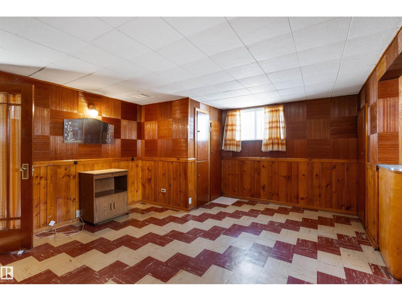 10842 110 ST NW - 26