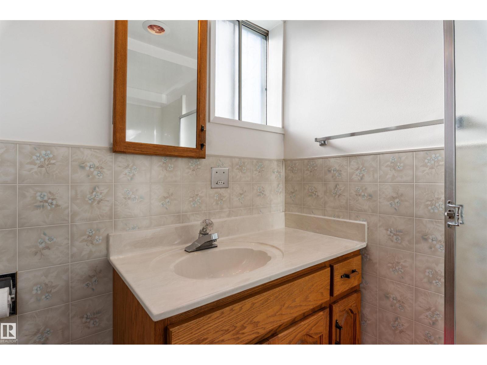10842 110 ST NW - 29