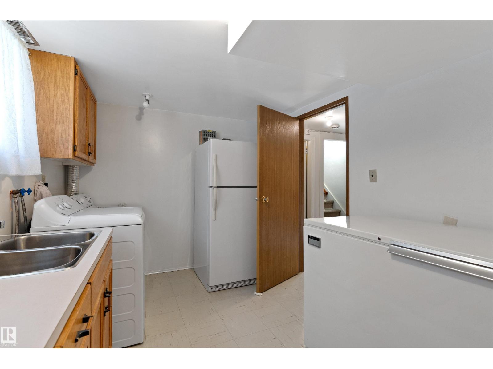10842 110 ST NW - 33
