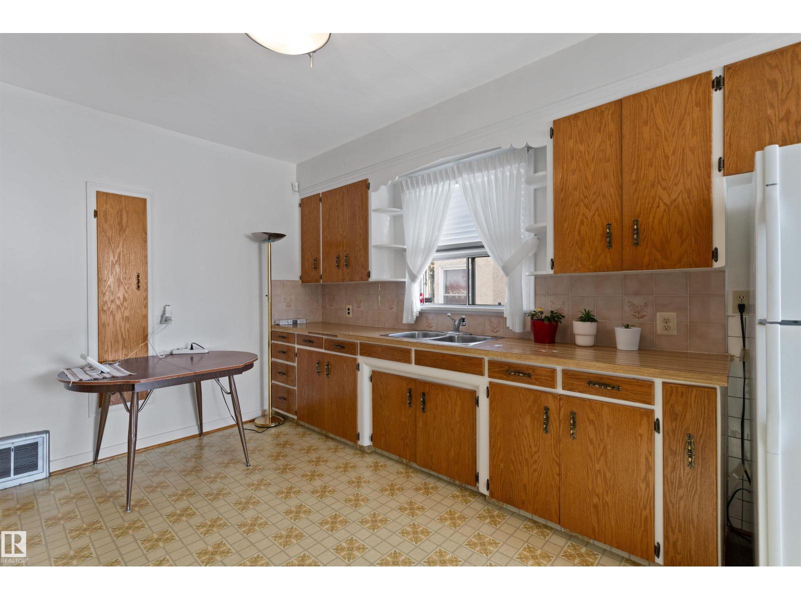 10842 110 ST NW - 9