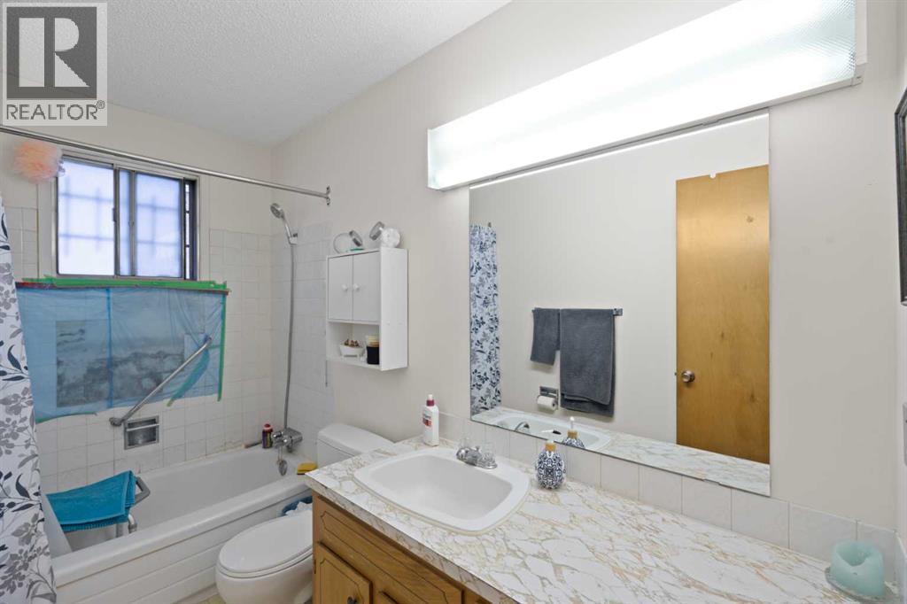 1521 44 Street SE - 26