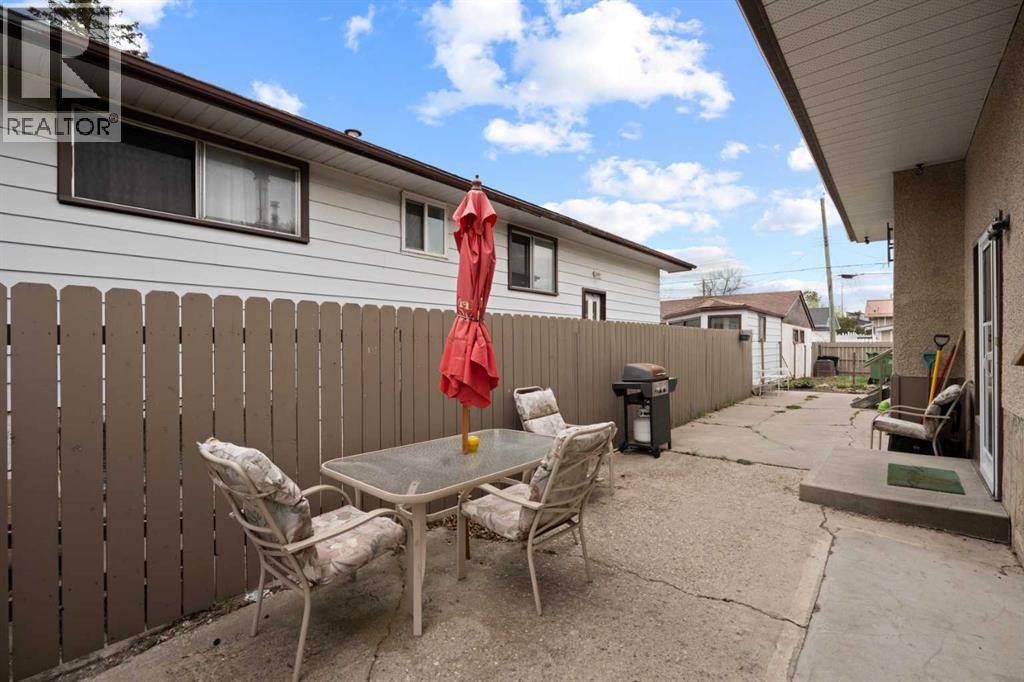 1521 44 Street SE - 4
