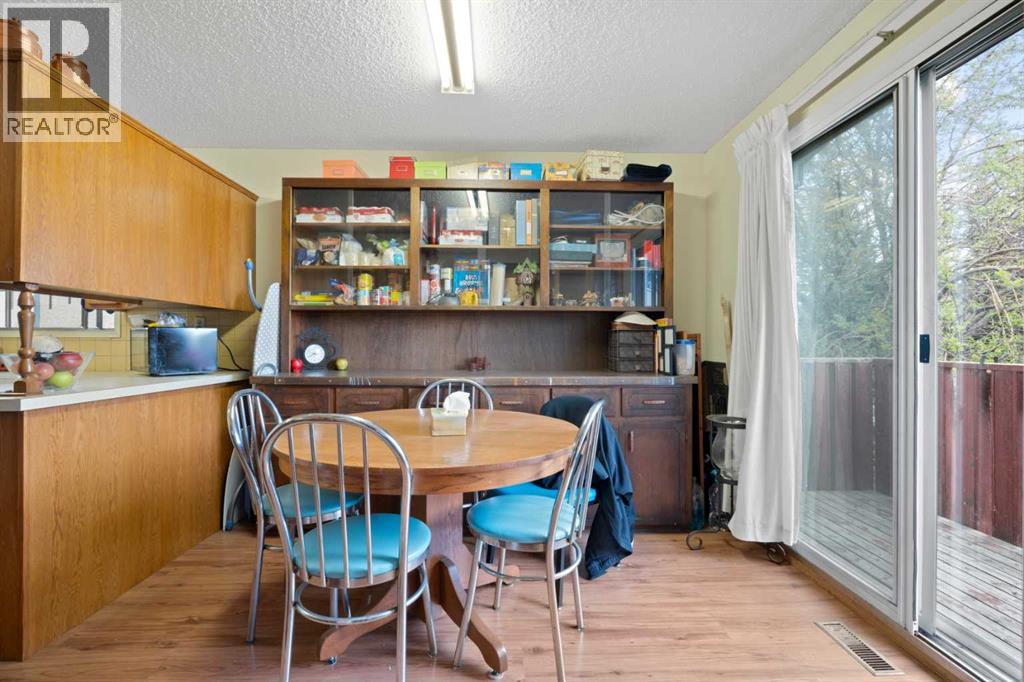 1521 44 Street SE - 22
