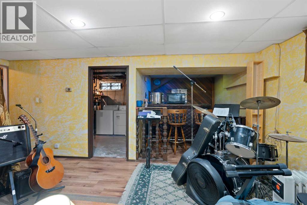 1521 44 Street SE - 33