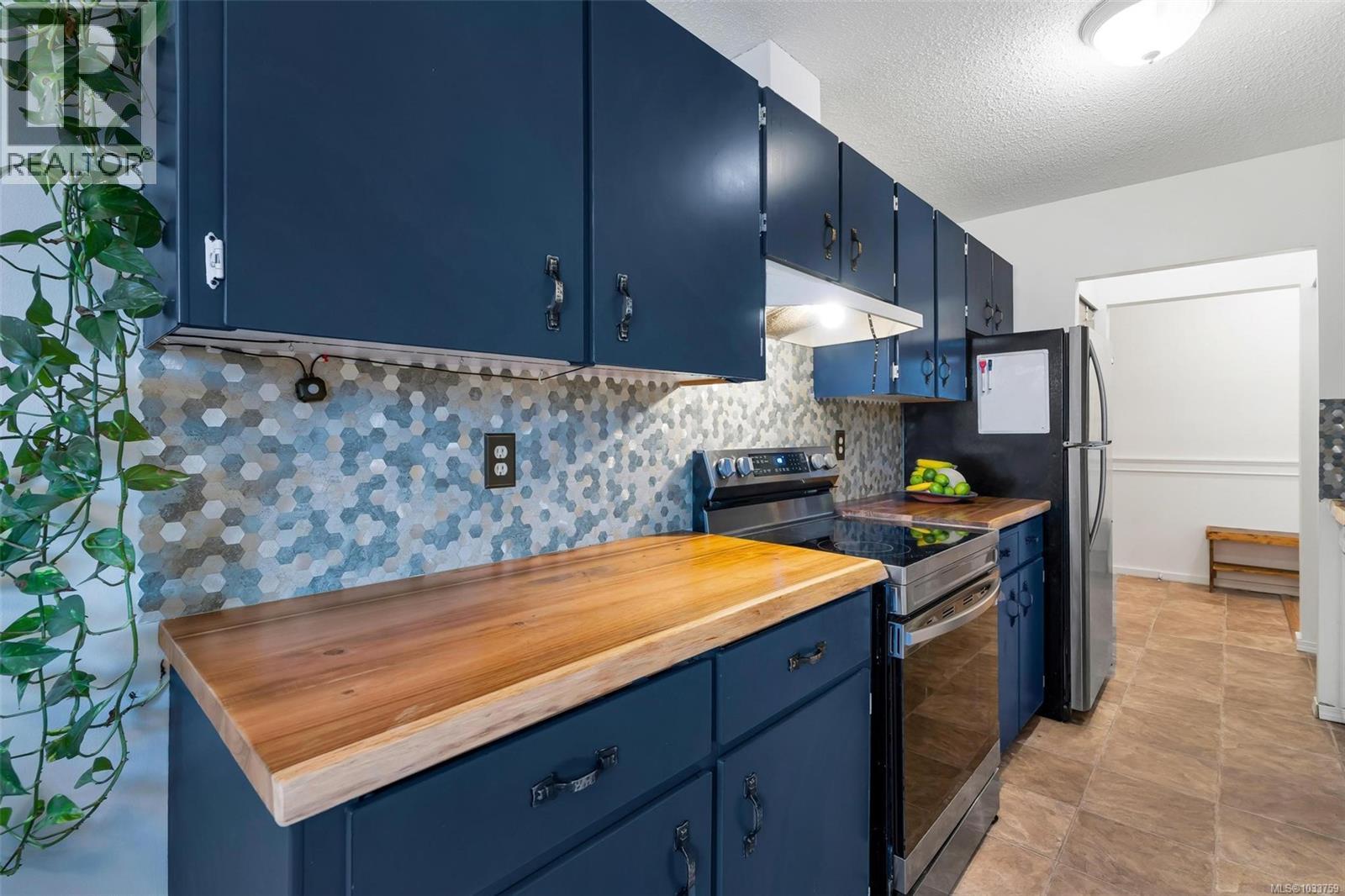 #512 1745 Leighton Rd - 10