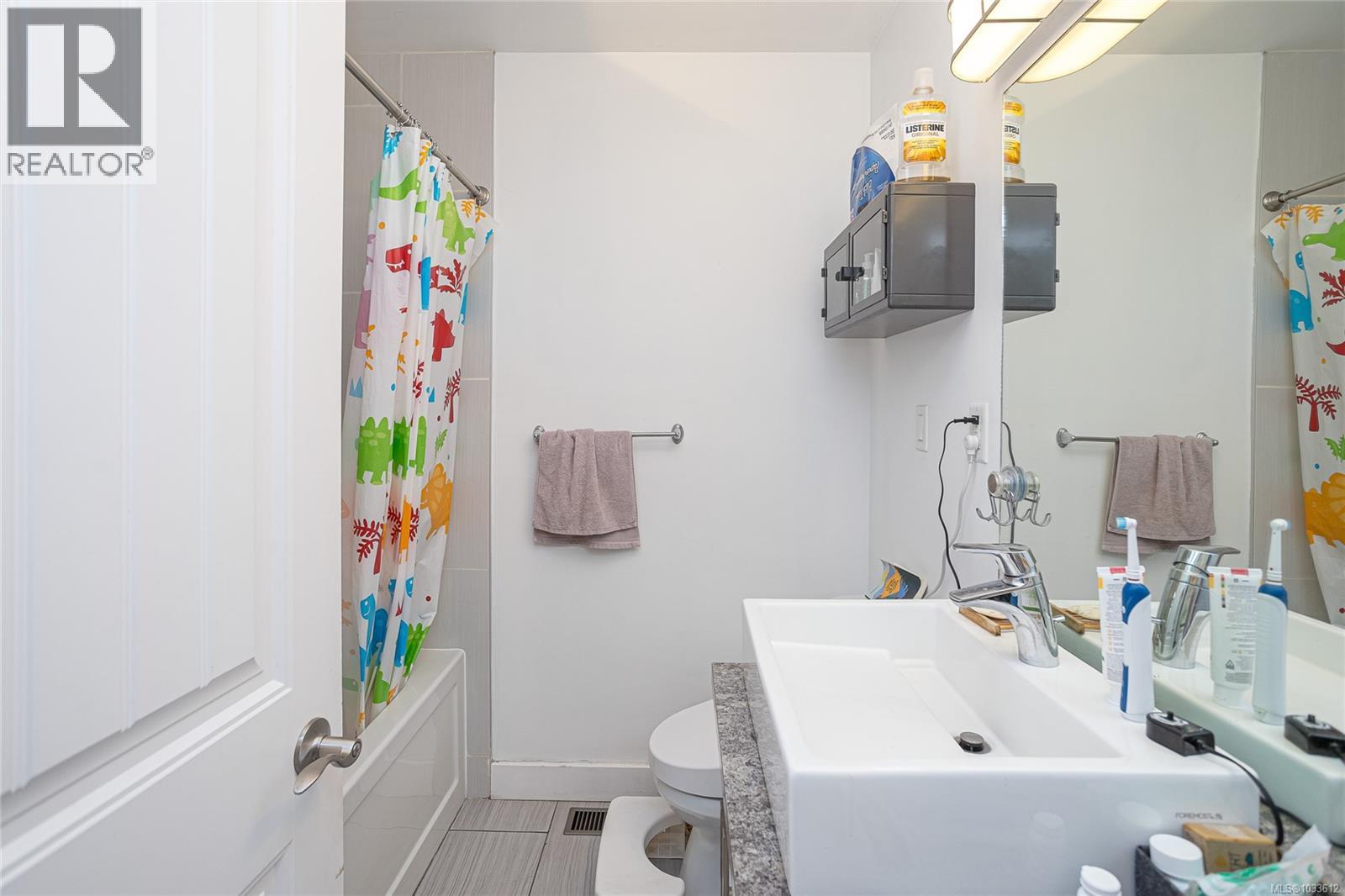 820-822 Leslie Dr - 33
