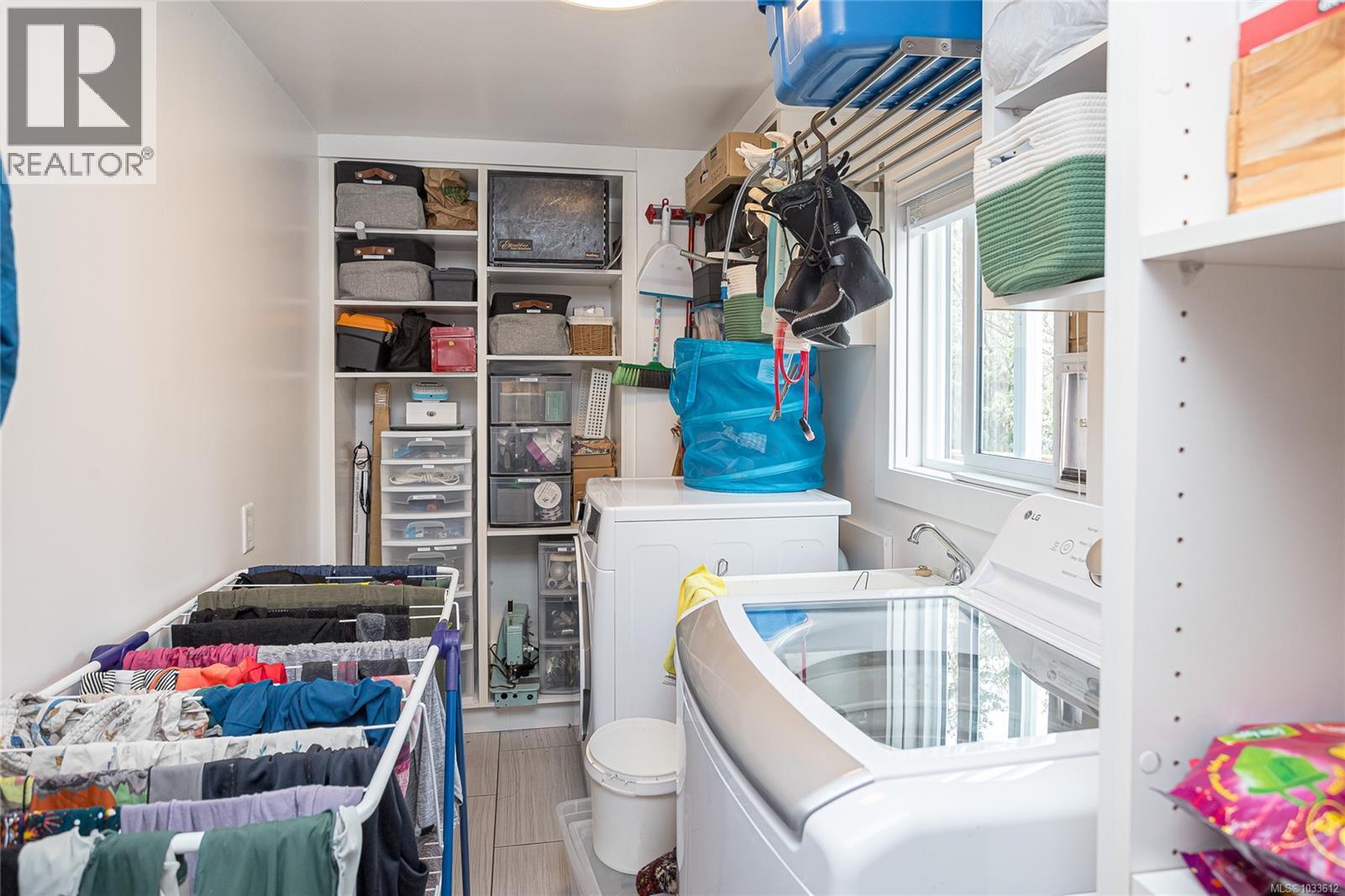 820-822 Leslie Dr - 35