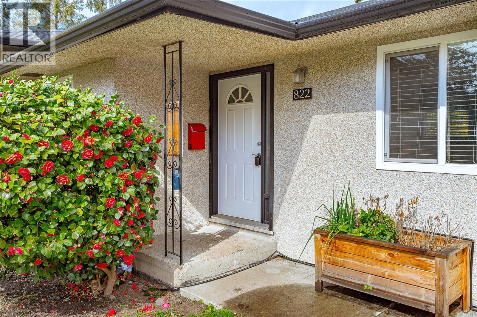 820-822 Leslie Dr - 4