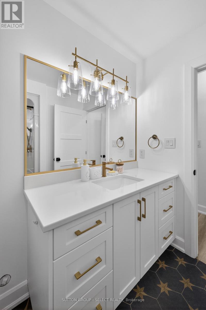 Lower ensuite