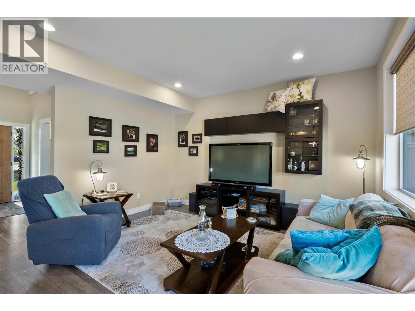 2704 BEACHMOUNT Crescent - 10