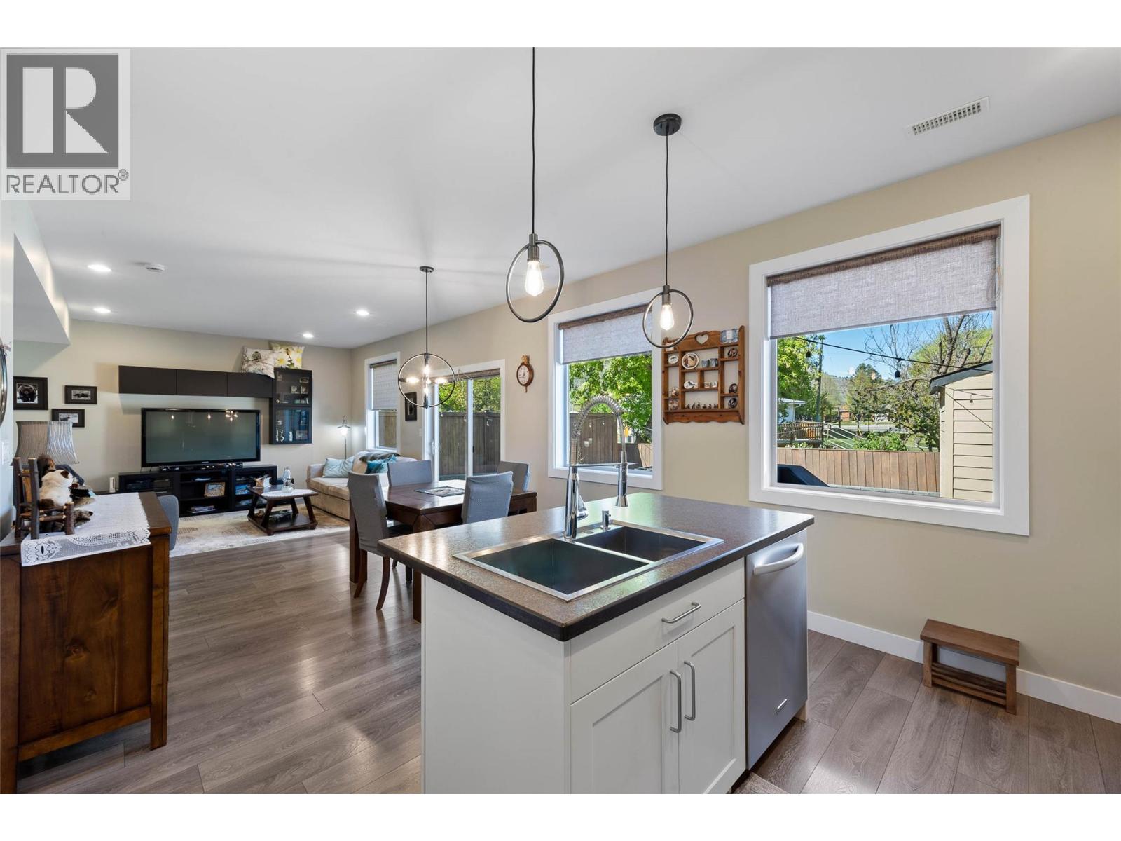 2704 BEACHMOUNT Crescent - 19