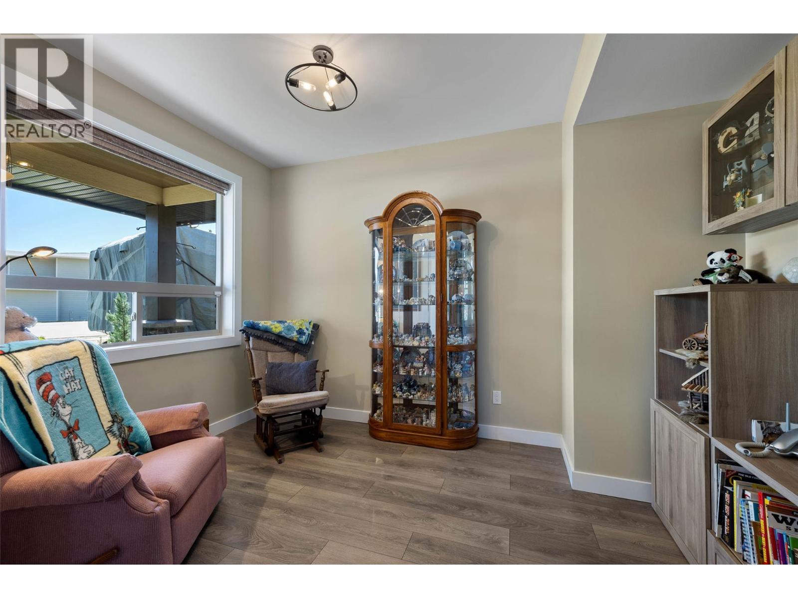 2704 BEACHMOUNT Crescent - 6