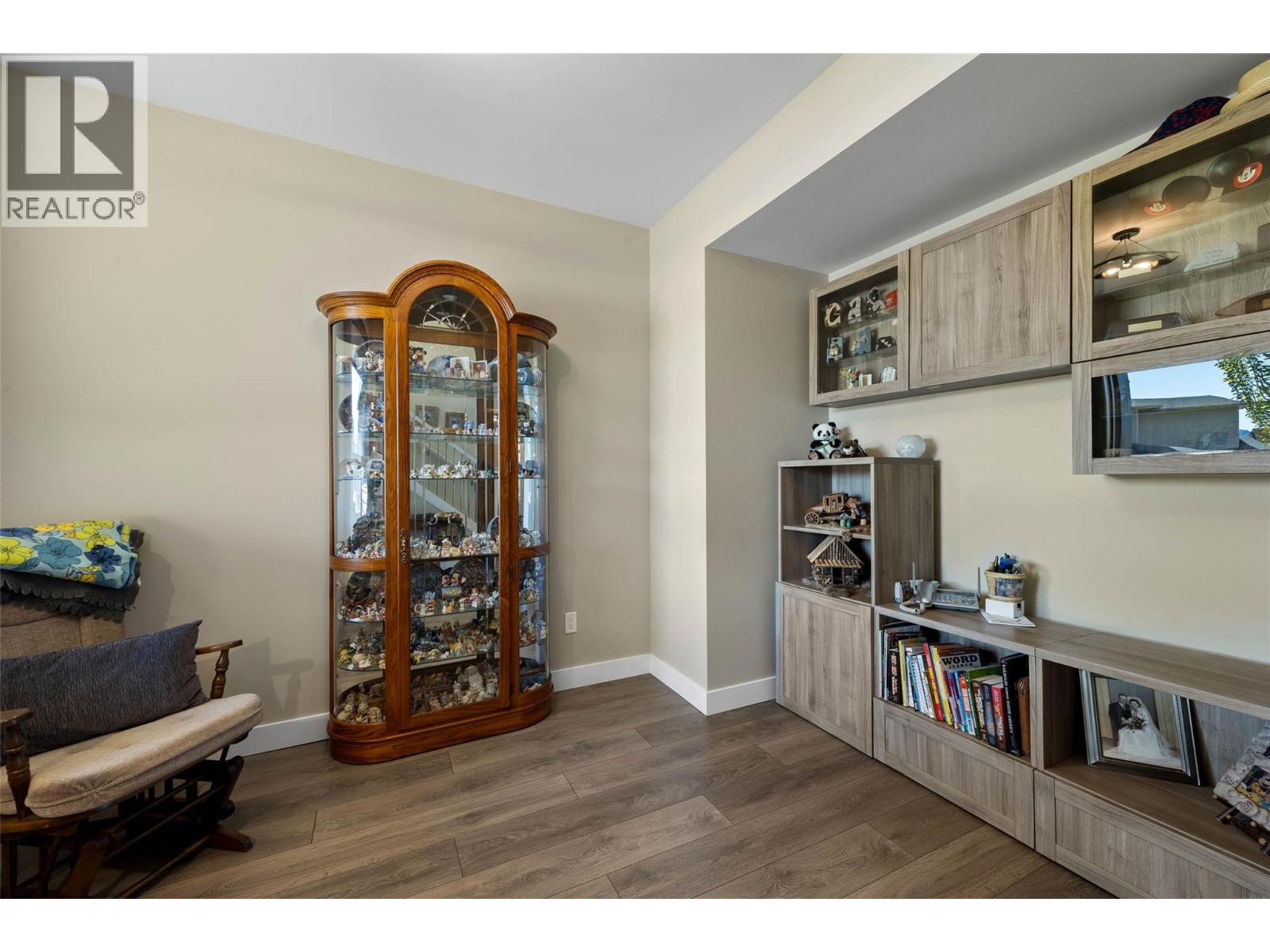 2704 BEACHMOUNT Crescent - 7