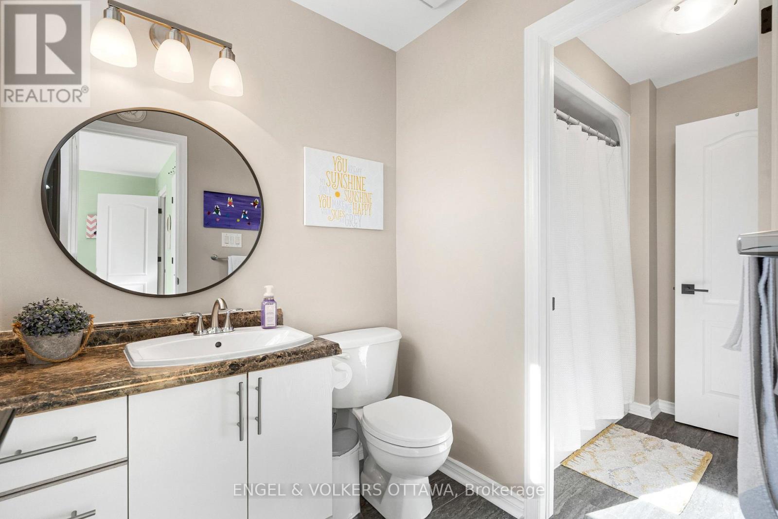 32 BARCHAM CRESCENT - 28