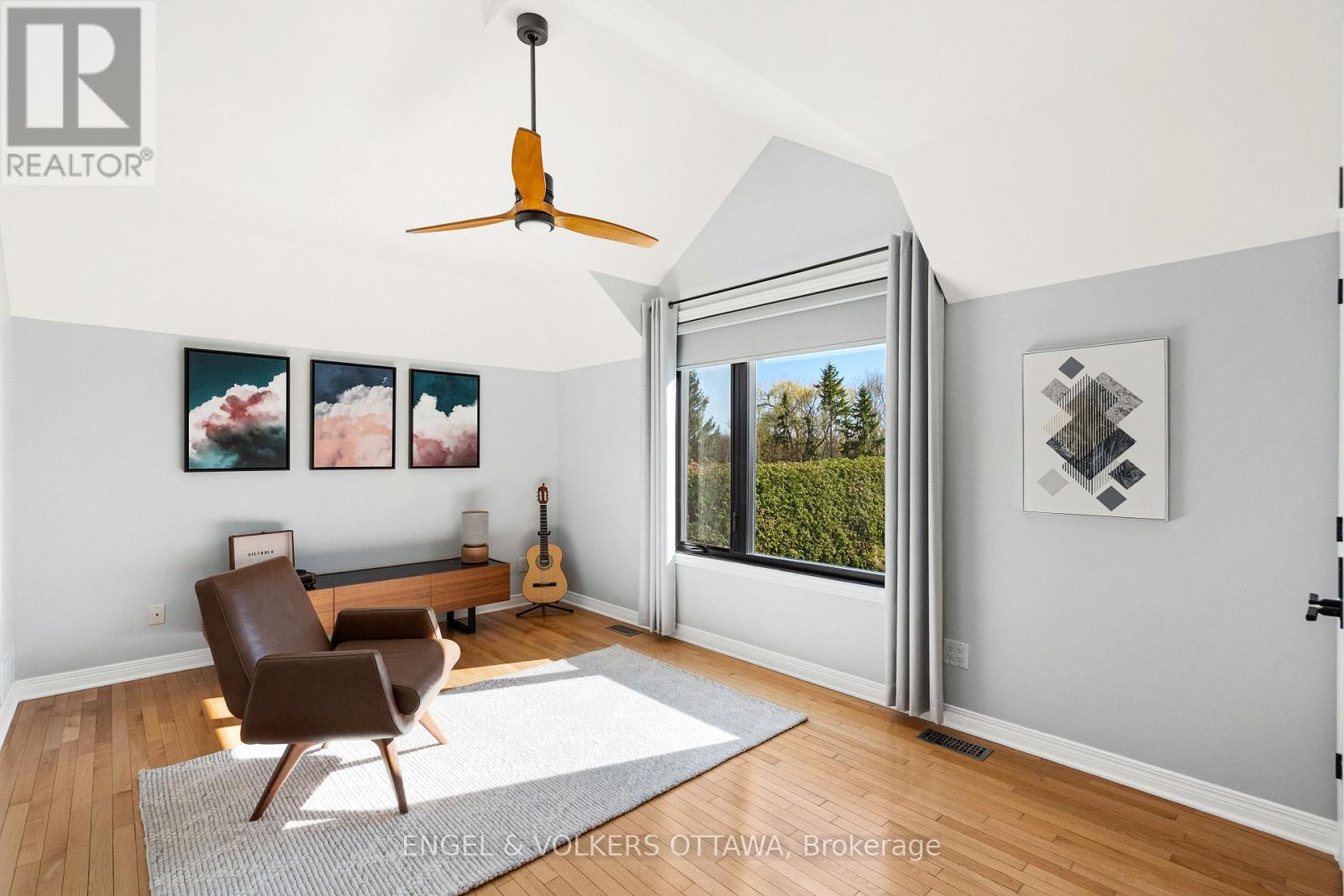 32 BARCHAM CRESCENT - 30