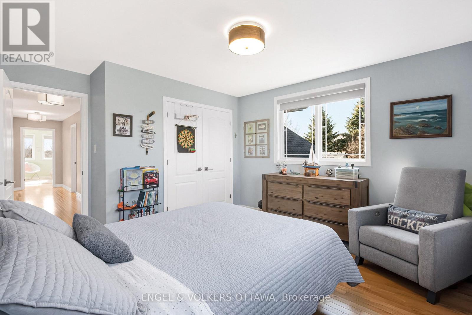32 BARCHAM CRESCENT - 33