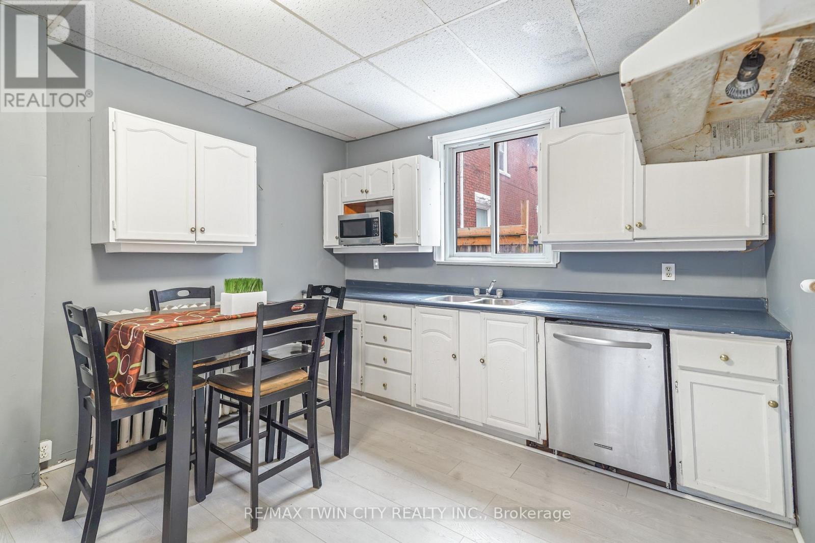 276 DALHOUSIE STREET - 12