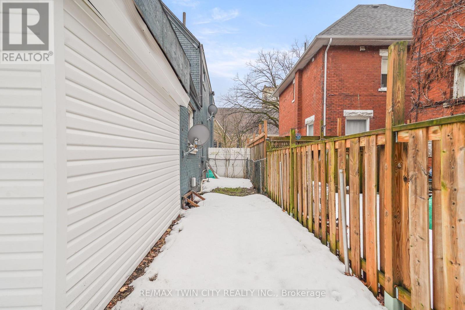 276 DALHOUSIE STREET - 35