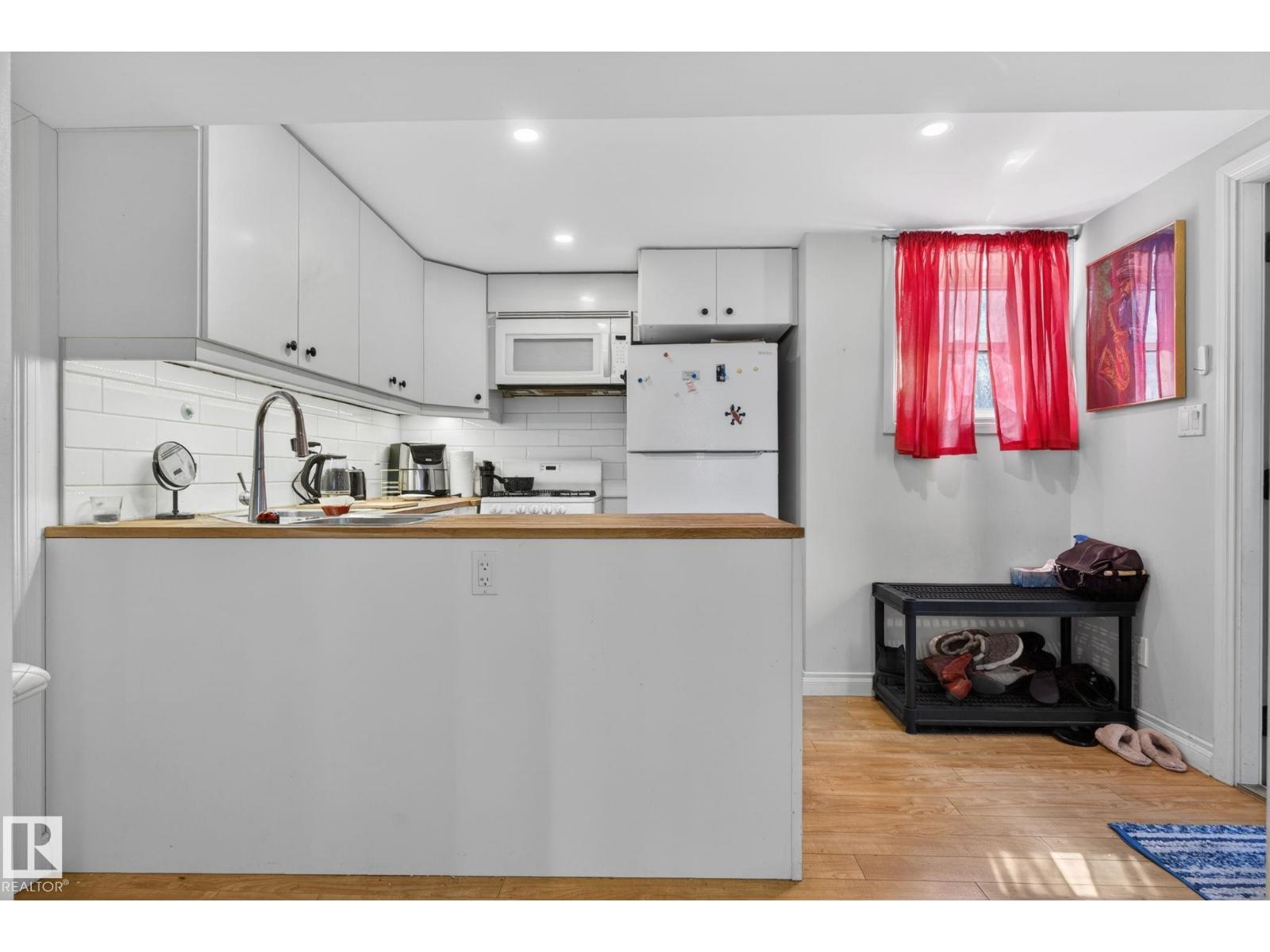 11227 103 ST NW - 35