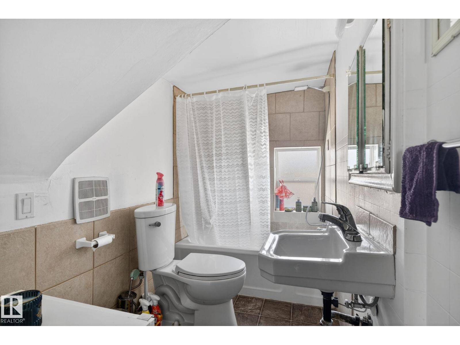 11227 103 ST NW - 26