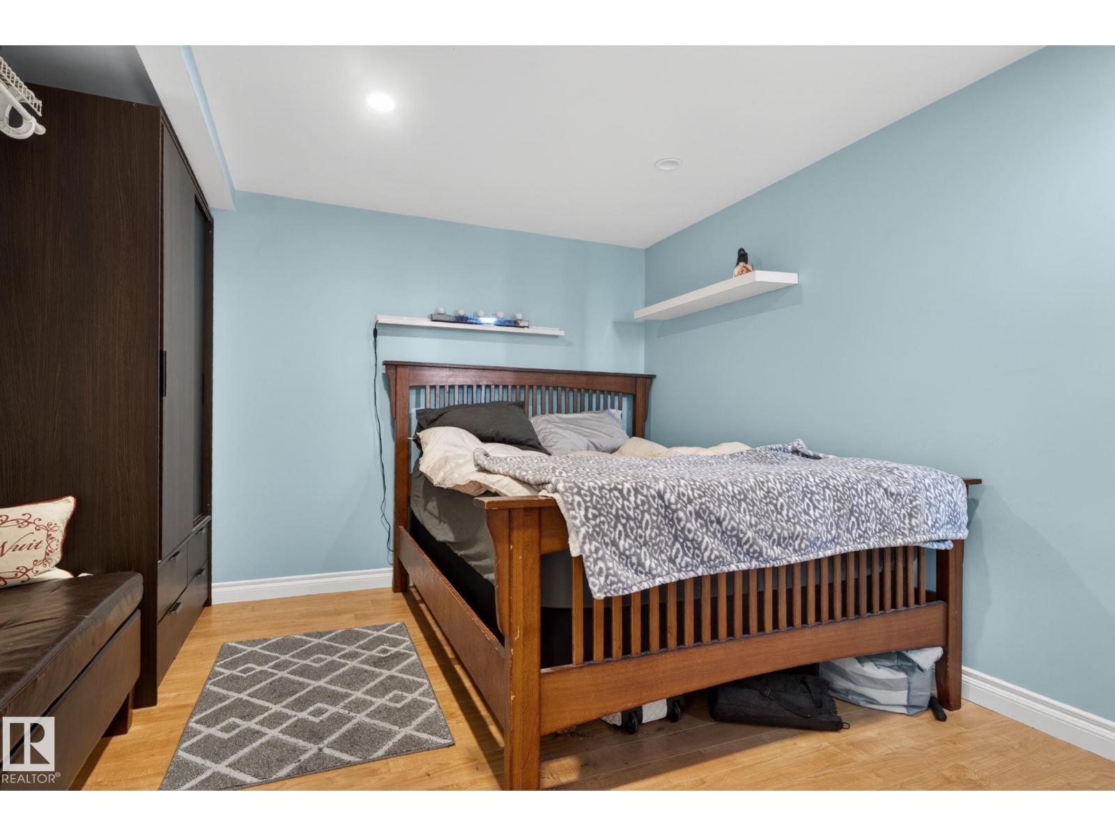 11227 103 ST NW - 32