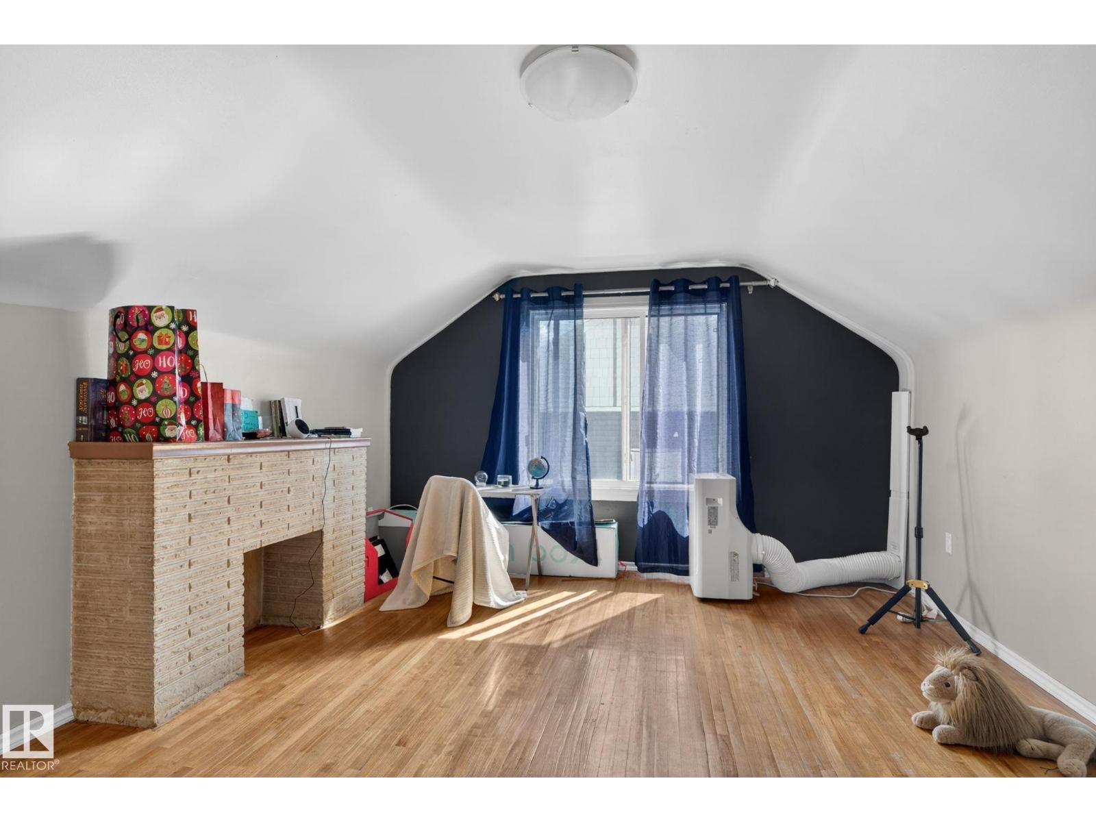 11227 103 ST NW - 23