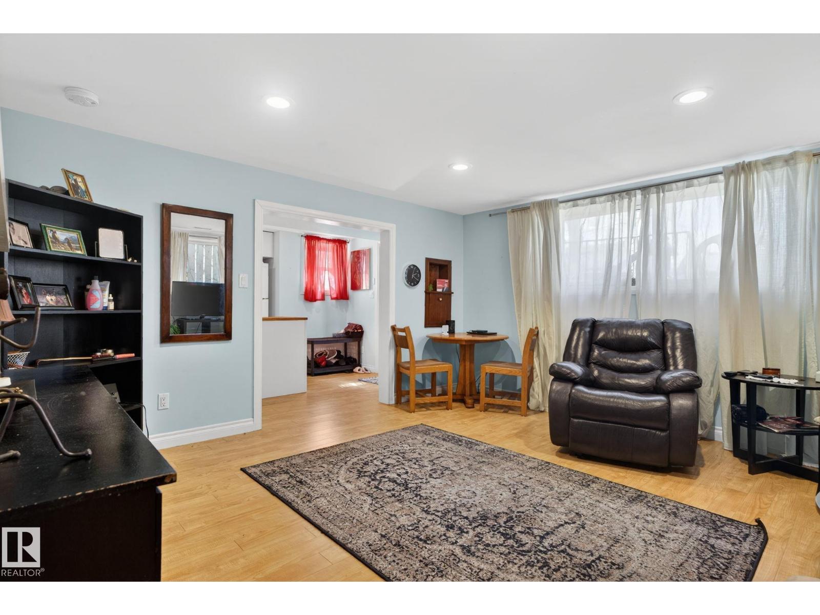 11227 103 ST NW - 34