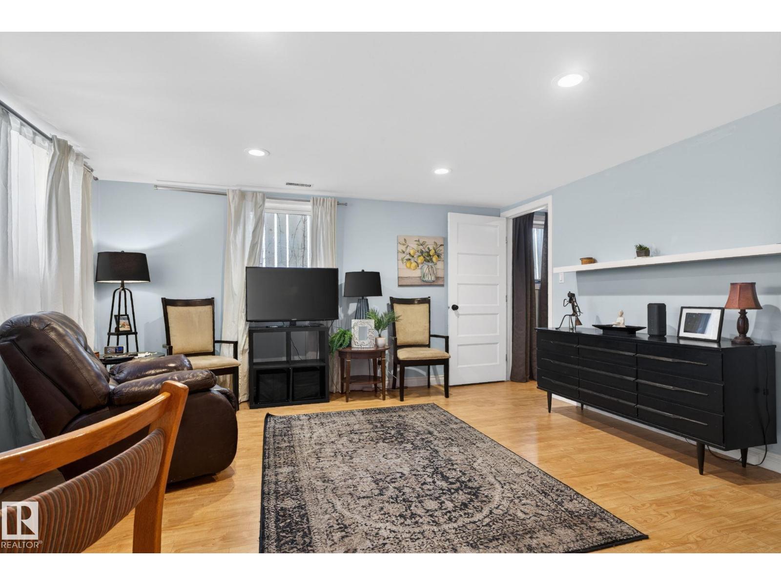 11227 103 ST NW - 28