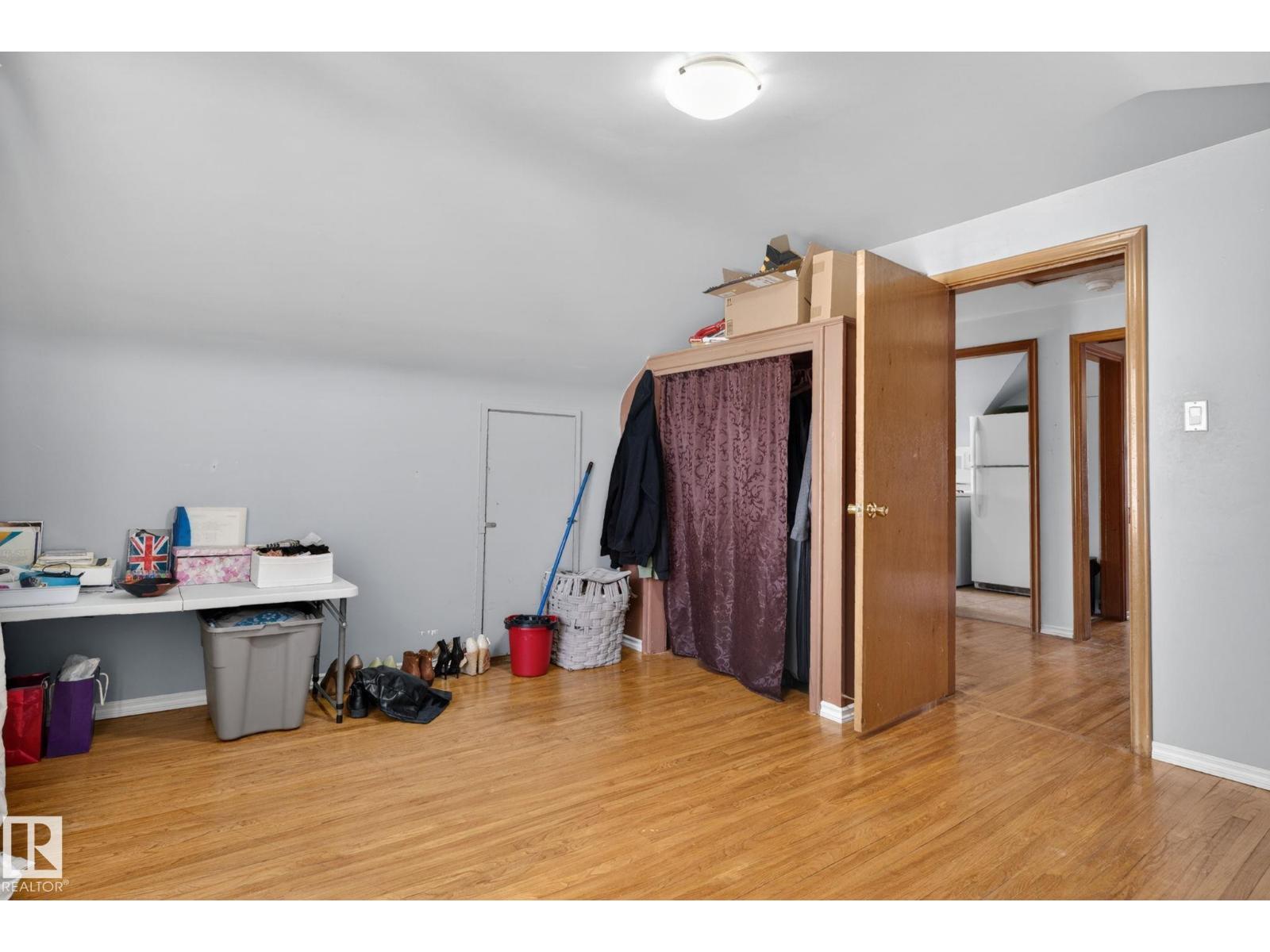 11227 103 ST NW - 20