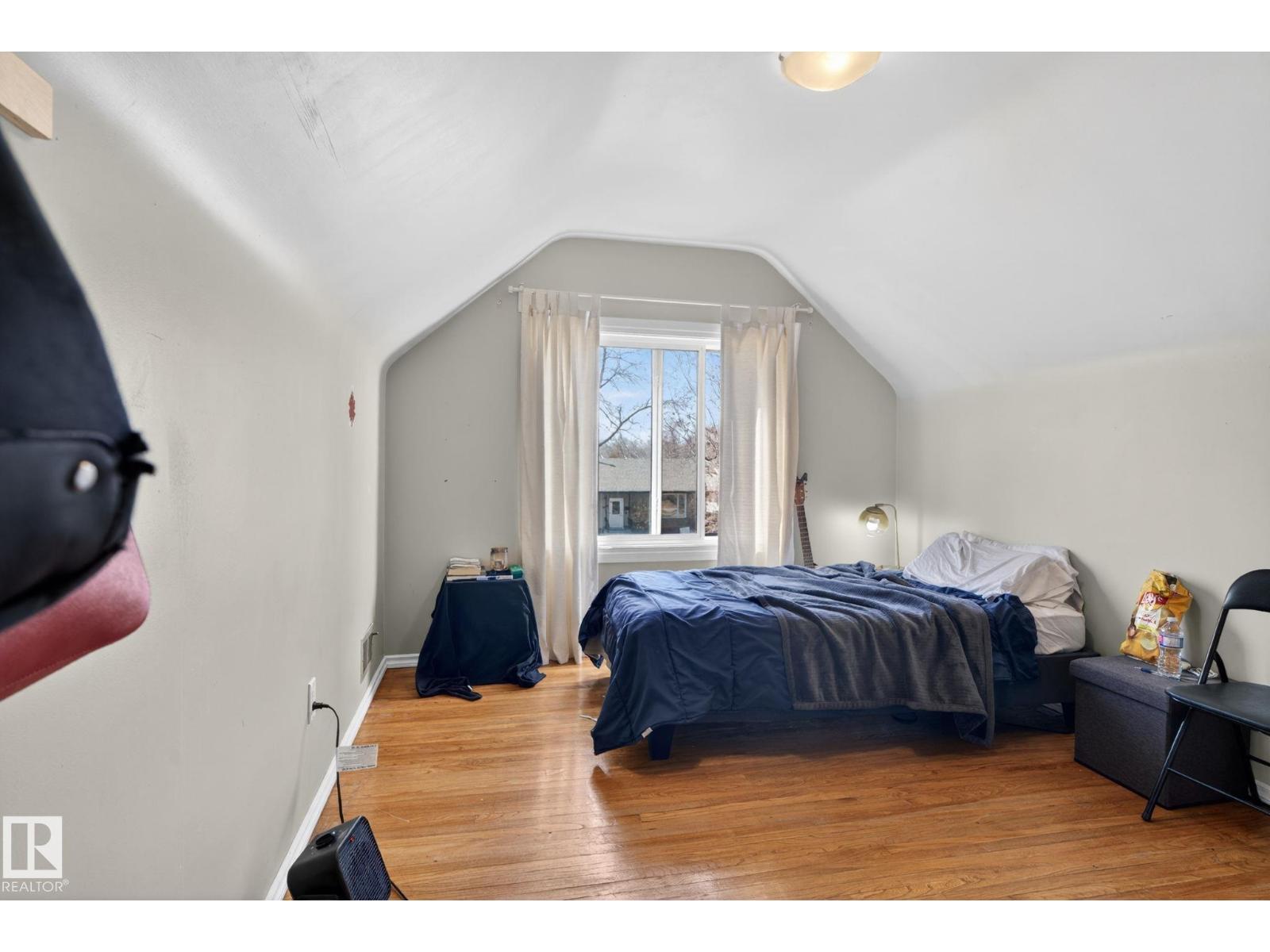 11227 103 ST NW - 27