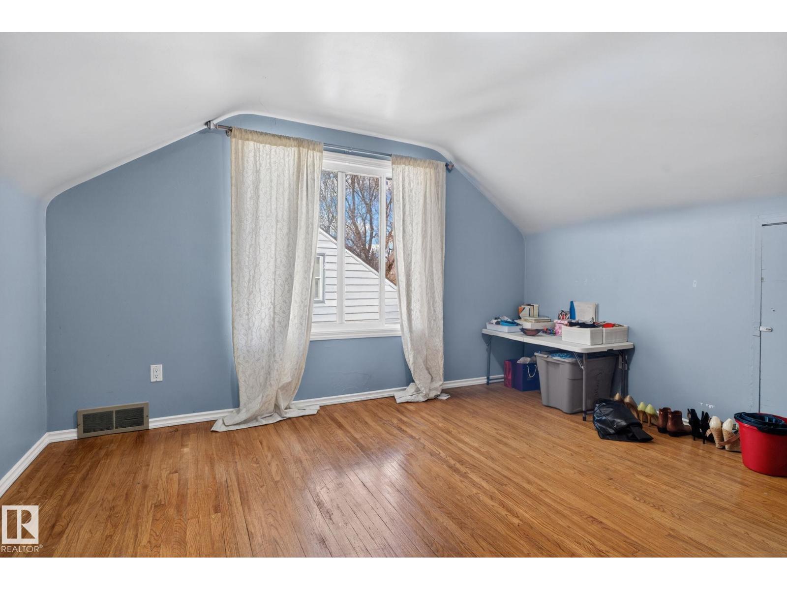 11227 103 ST NW - 18