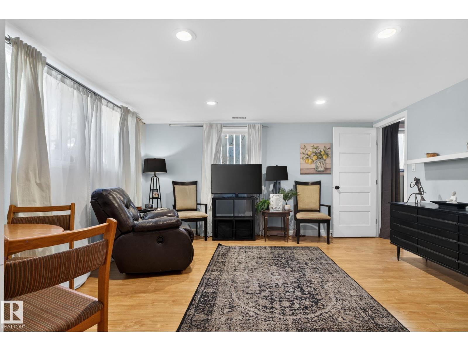 11227 103 ST NW - 29