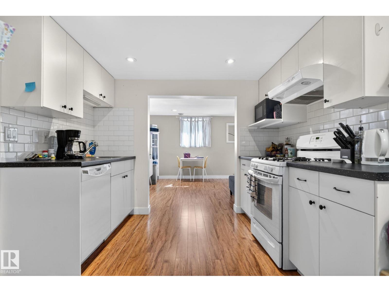 11227 103 ST NW - 38