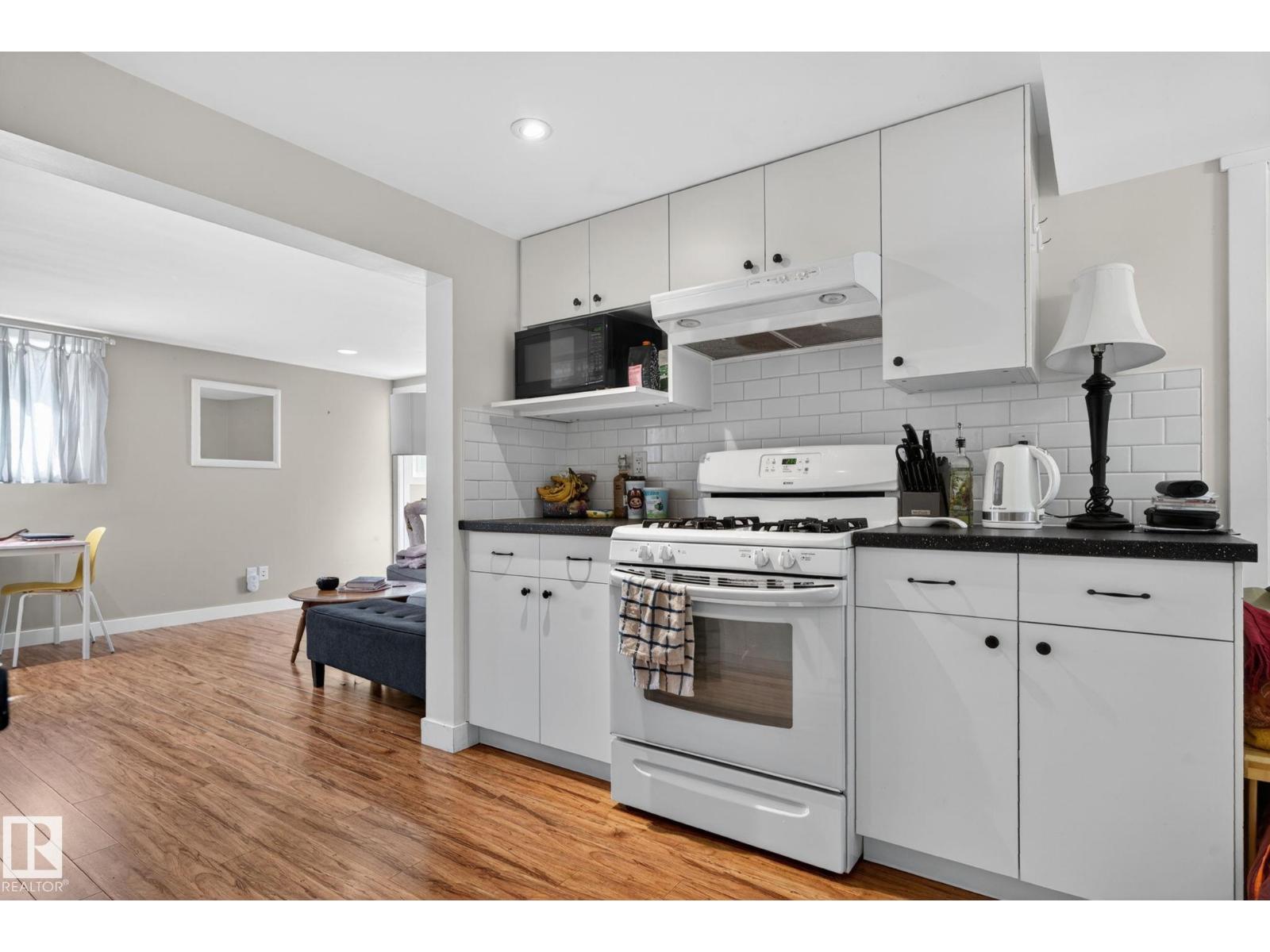 11227 103 ST NW - 39