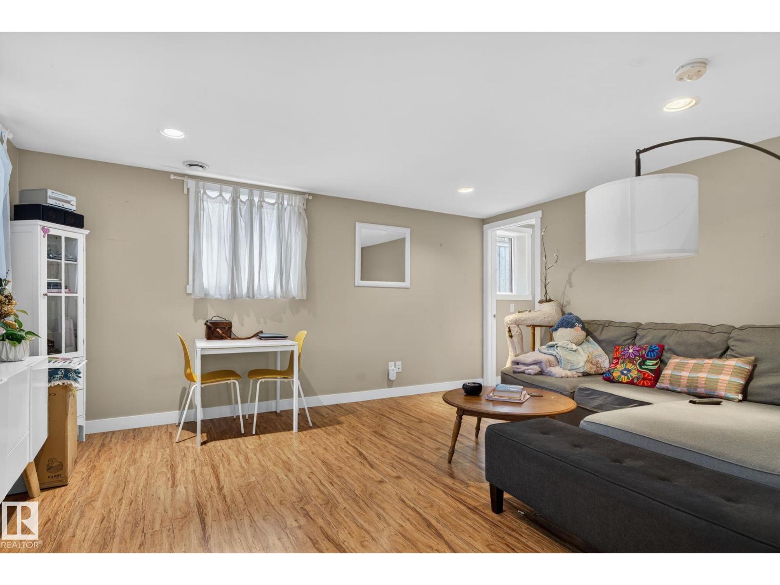 11227 103 ST NW - 41