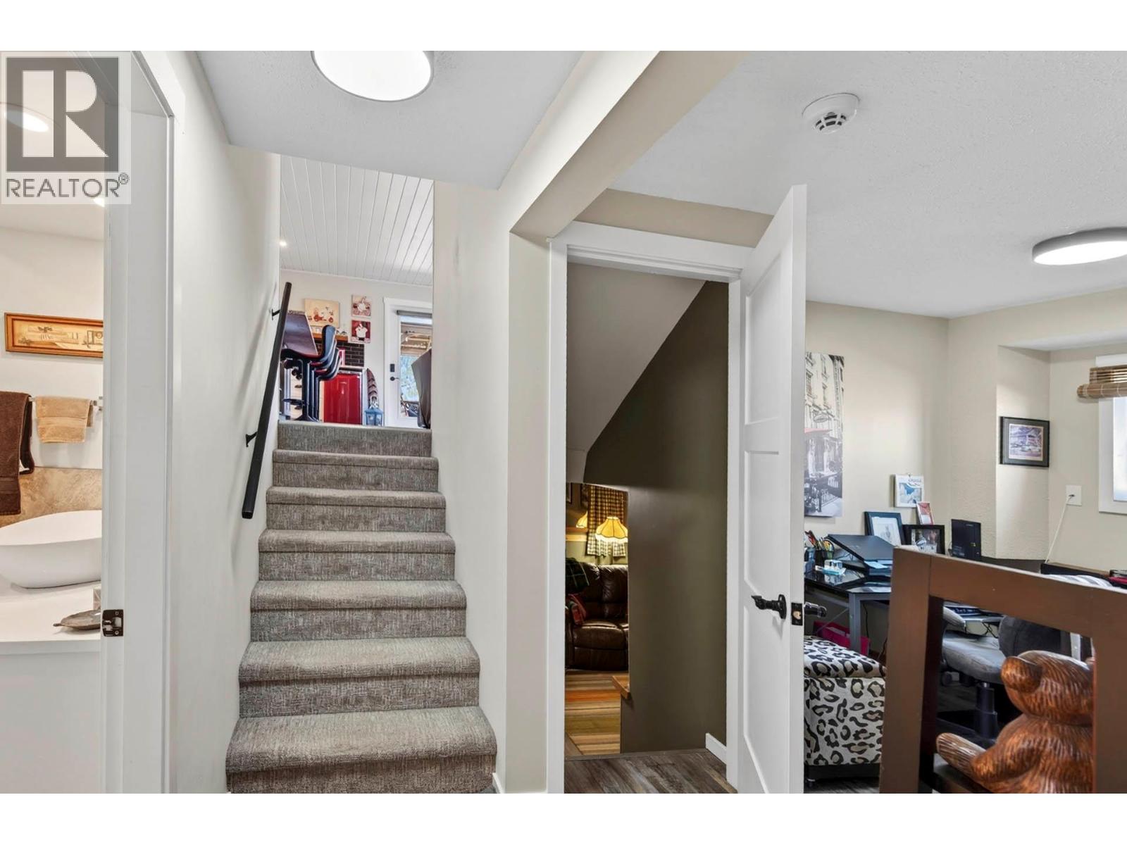 1301 FIR Avenue - 32