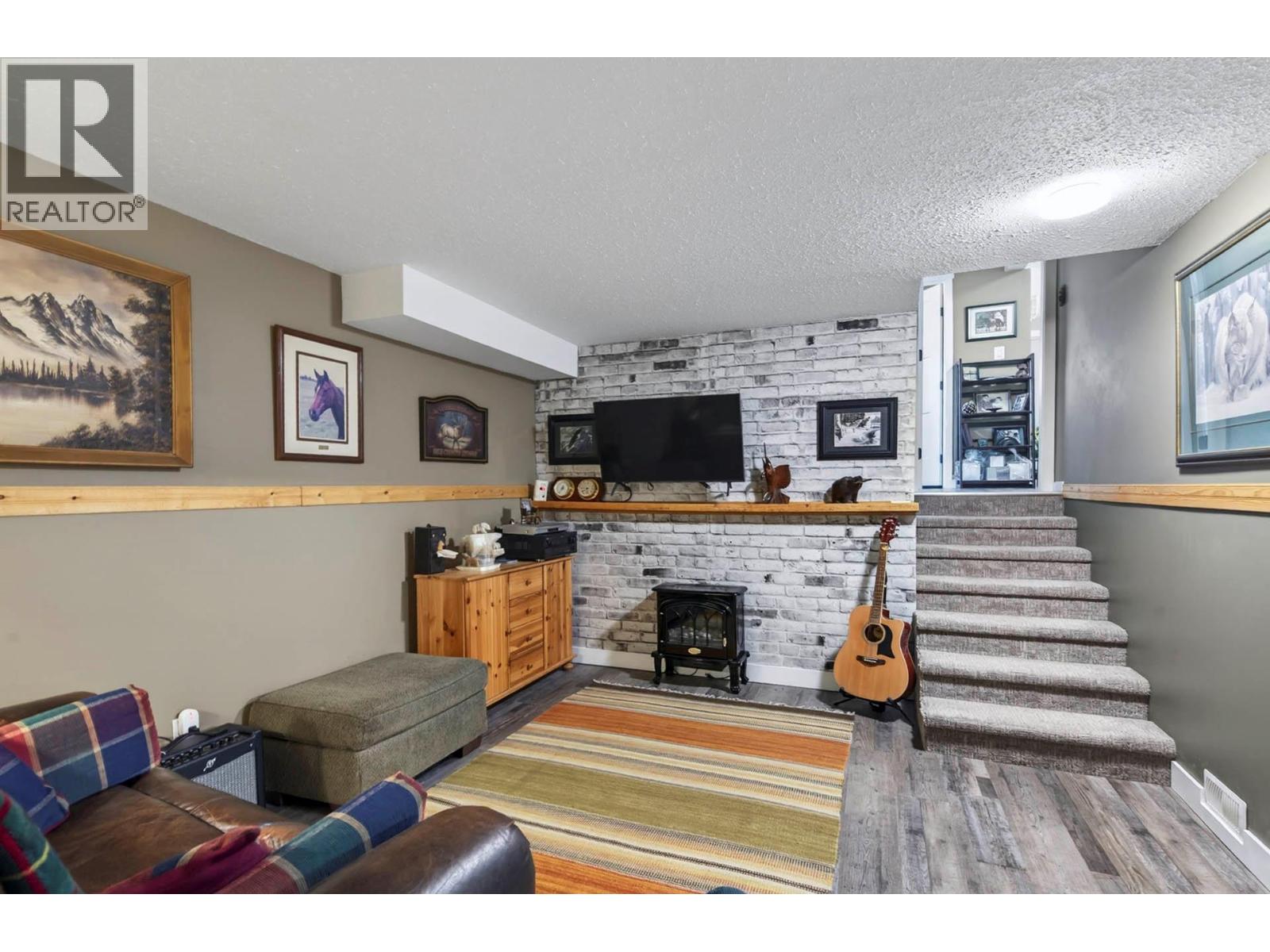 1301 FIR Avenue - 33