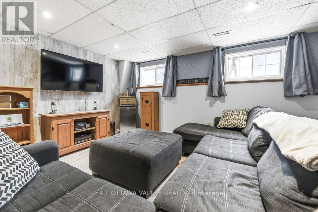 16 HERITAGE DRIVE - 18