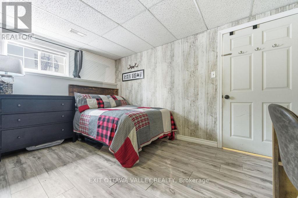 16 HERITAGE DRIVE - 22