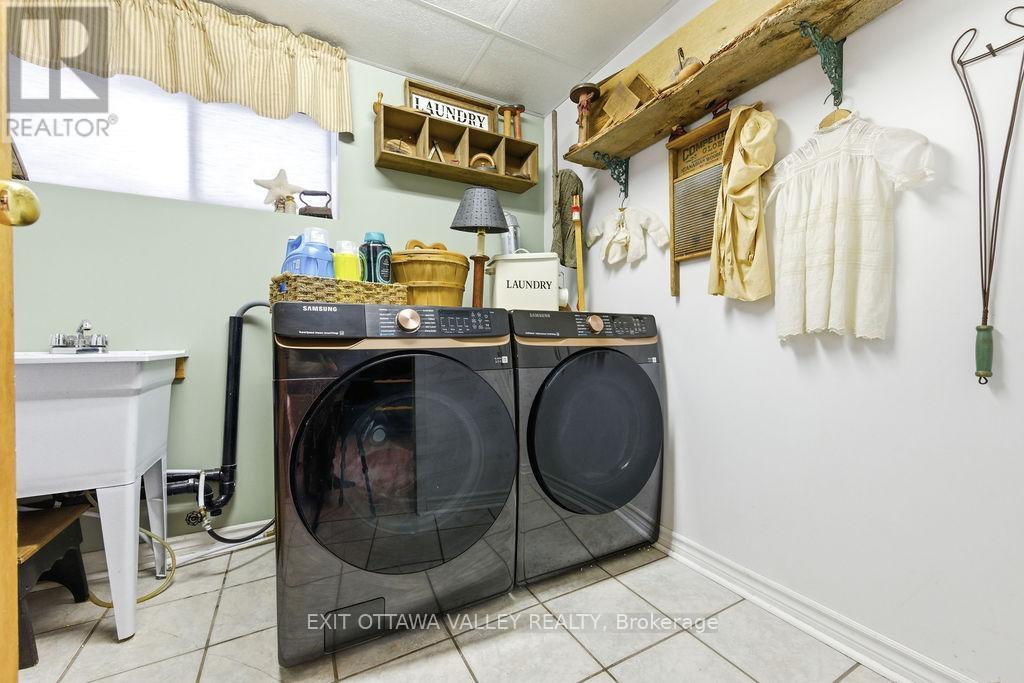 16 HERITAGE DRIVE - 23