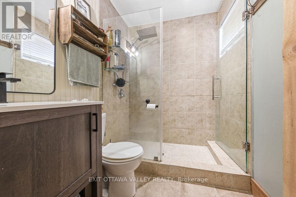 16 HERITAGE DRIVE - 14