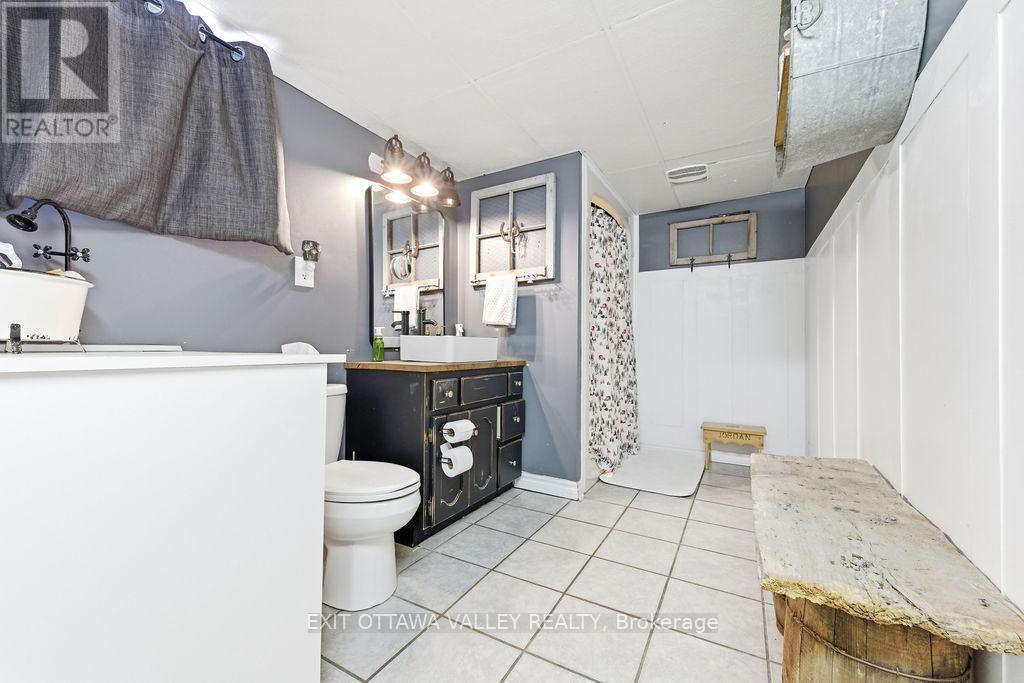 16 HERITAGE DRIVE - 24