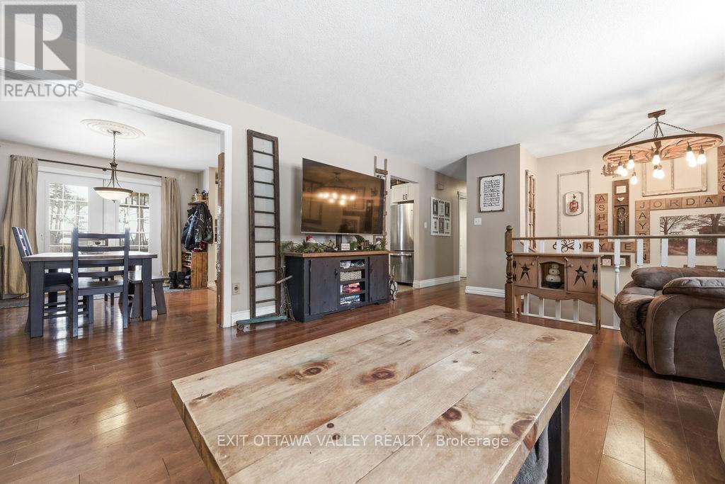 16 HERITAGE DRIVE - 4
