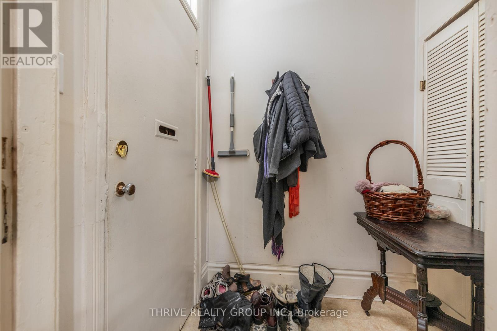 537 MARY STREET — photo 15