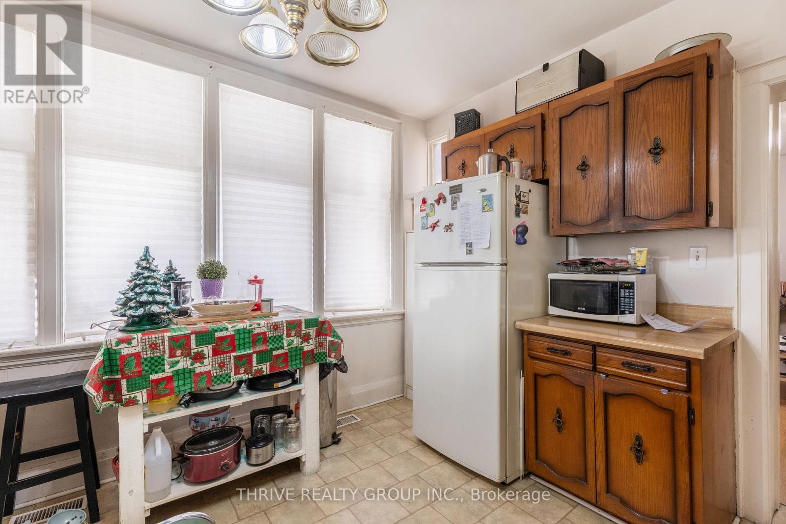 537 MARY STREET — photo 17