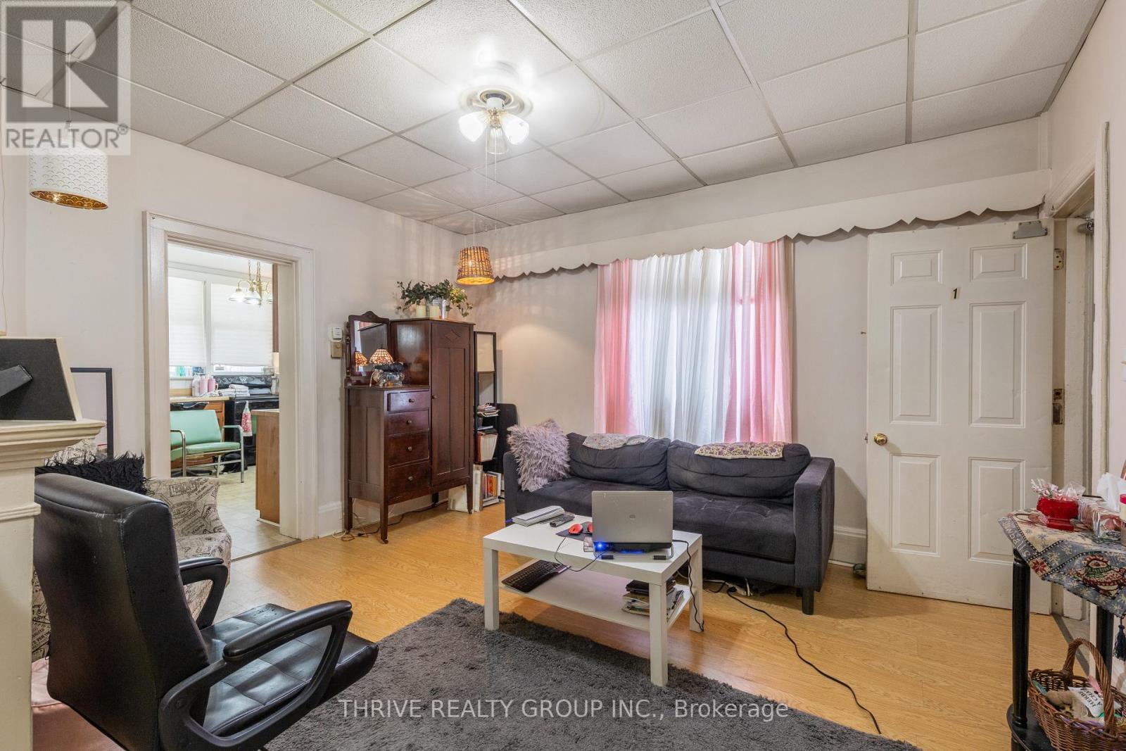 537 MARY STREET — photo 18
